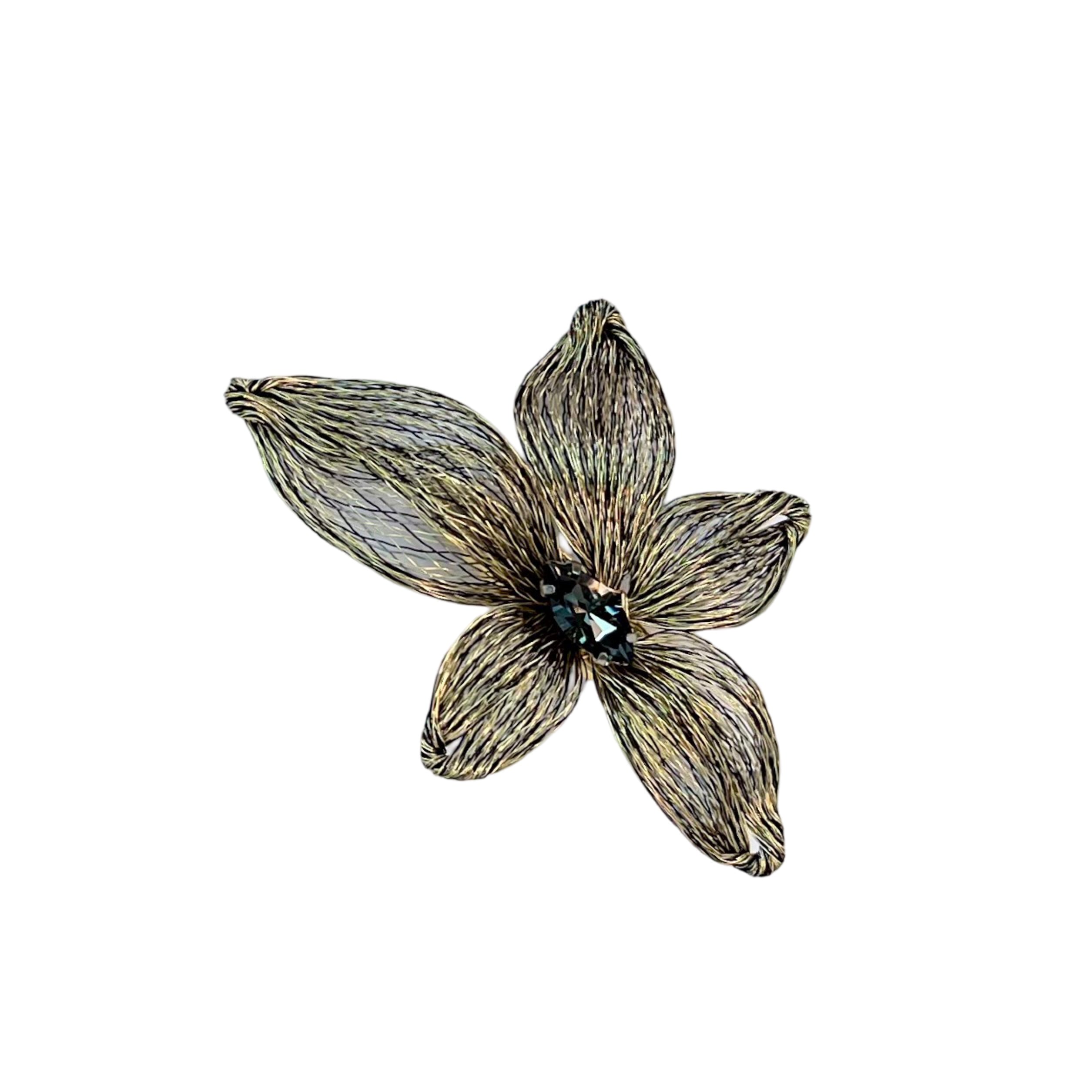 Mesh Blossom Beak Clip