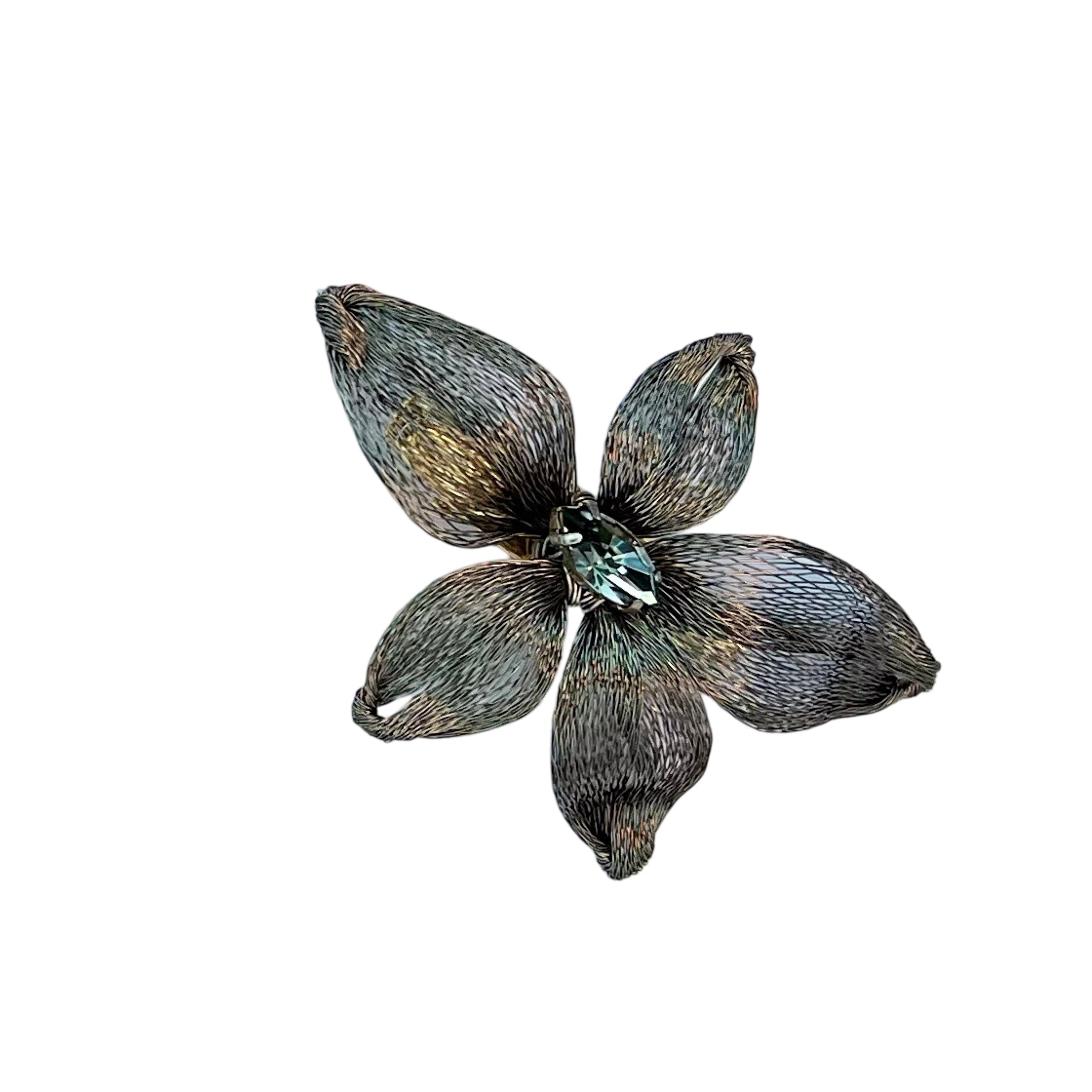 Mesh Blossom Beak Clip