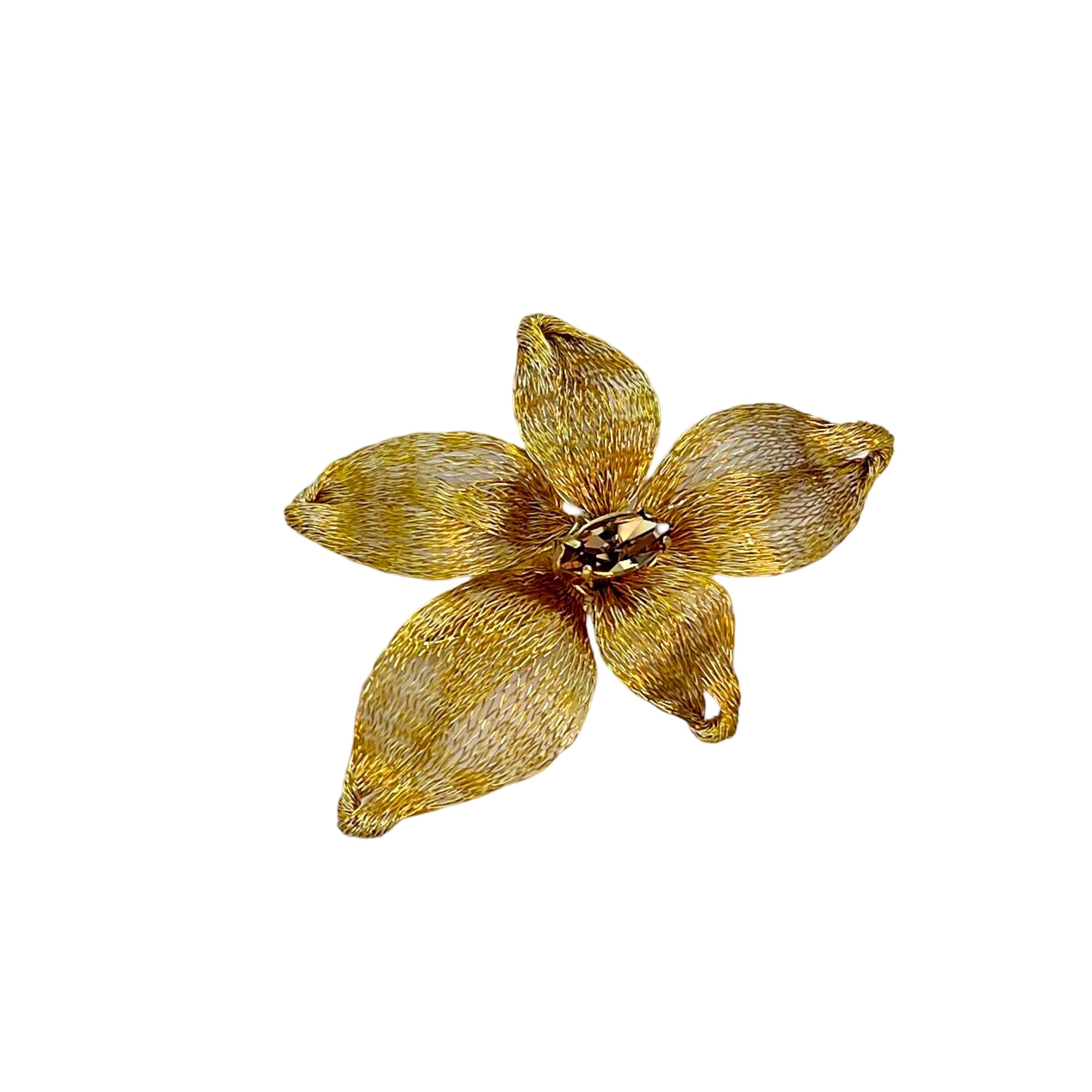 Mesh Blossom Beak Clip