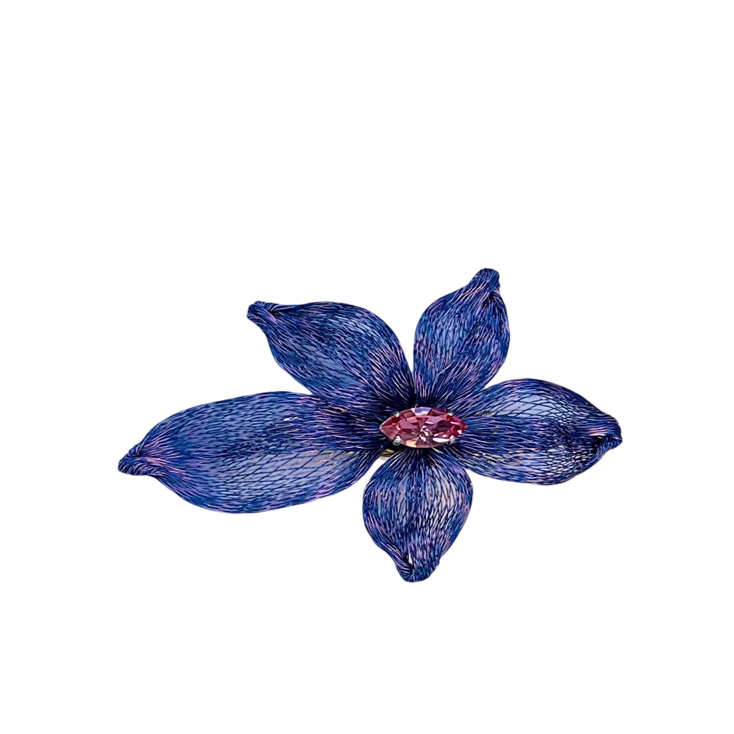 Mesh Blossom Beak Clip